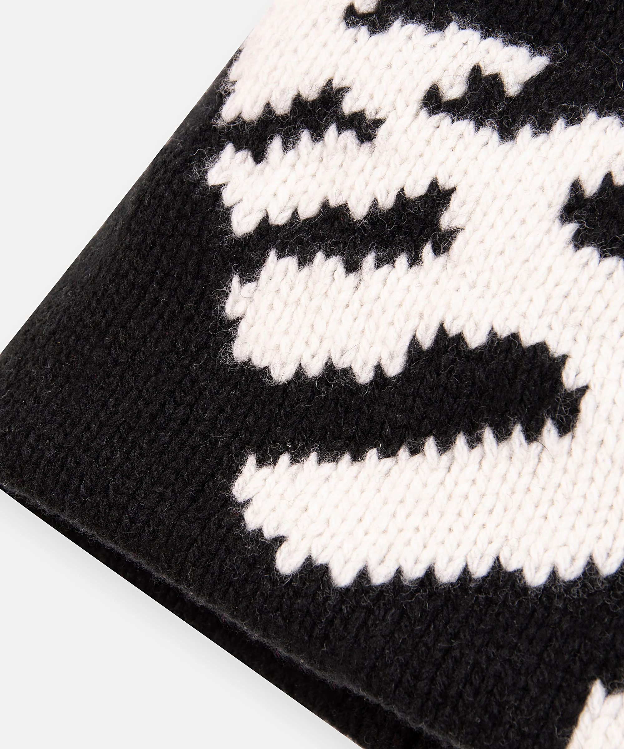 PLANE FLAG BEANIE - BLACK - Image 3